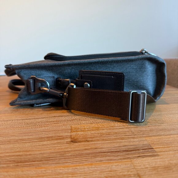 Tumi Alpha 2 Slim Deluxe Portfolio (Great Condition!!) - Picture 6 of 8